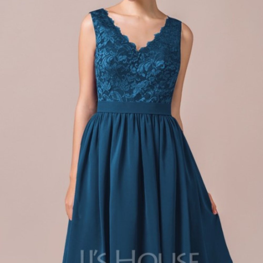 A-Line Princess V-neck Chiffon Lace Dress